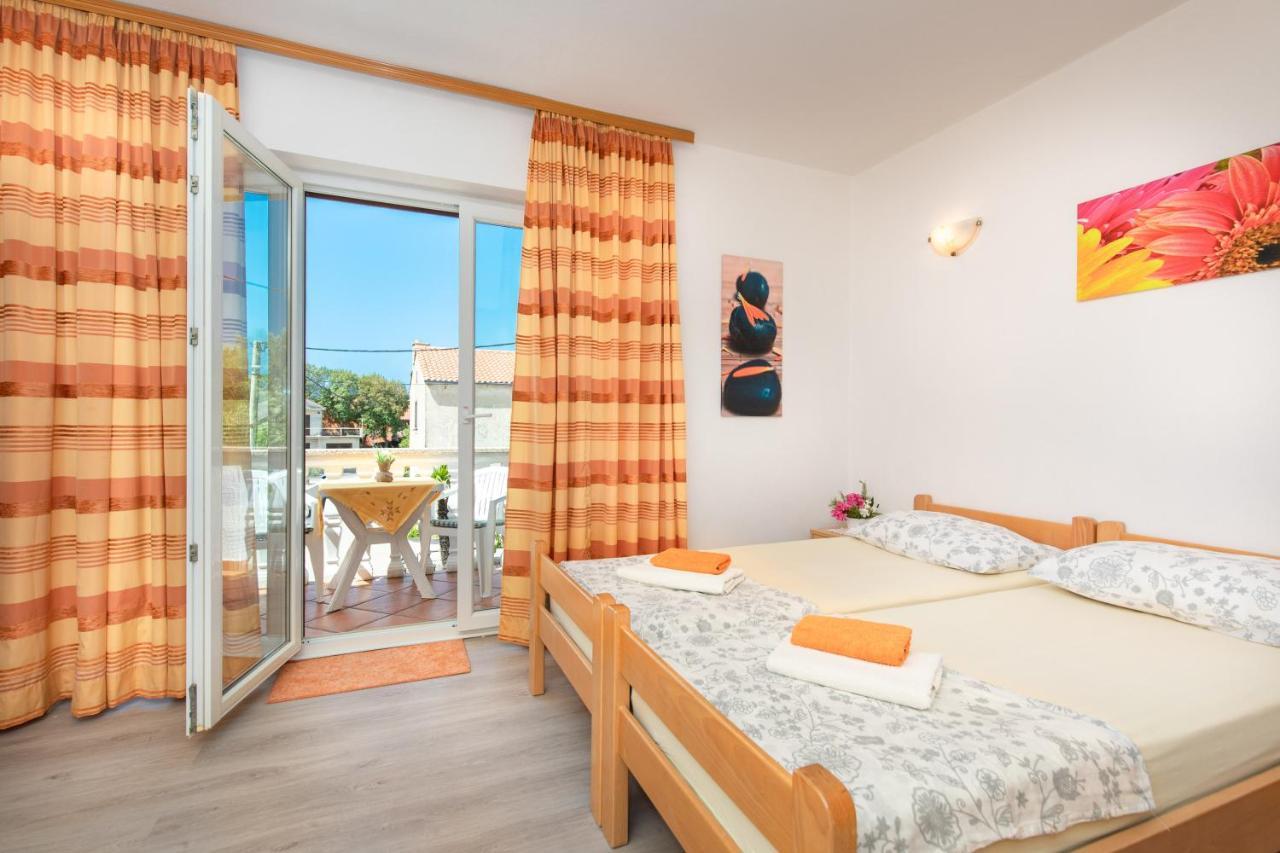 Adria-Holiday House With A Private Pool In Krk Kornić Eksteriør billede